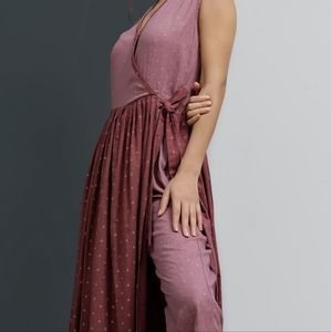 Onion pink cotton V-neck Jumpsuit